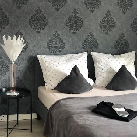 Body Kult Loft - Modernes Appartement Mit 2 Separaten Schlafzimmern Zwickau Kültér fotó